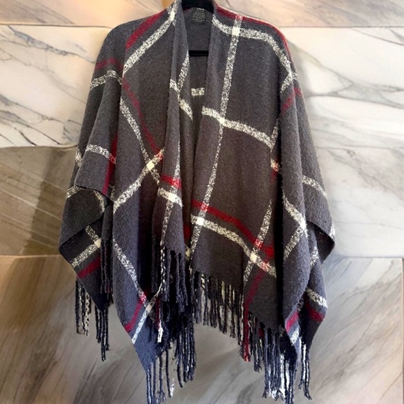 Women’s Shawl Wrap with Fringe in Plaid Design One Size New! - Picture 3 of 9